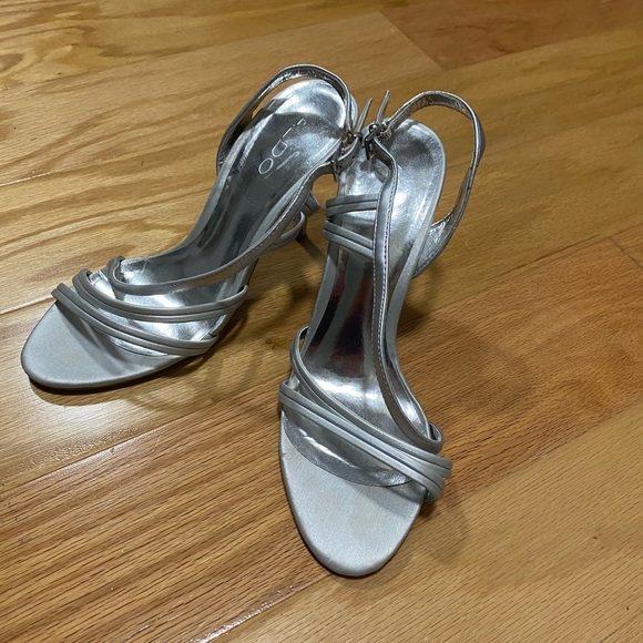 Silver stiletto shoes - Picture 2 of 3
